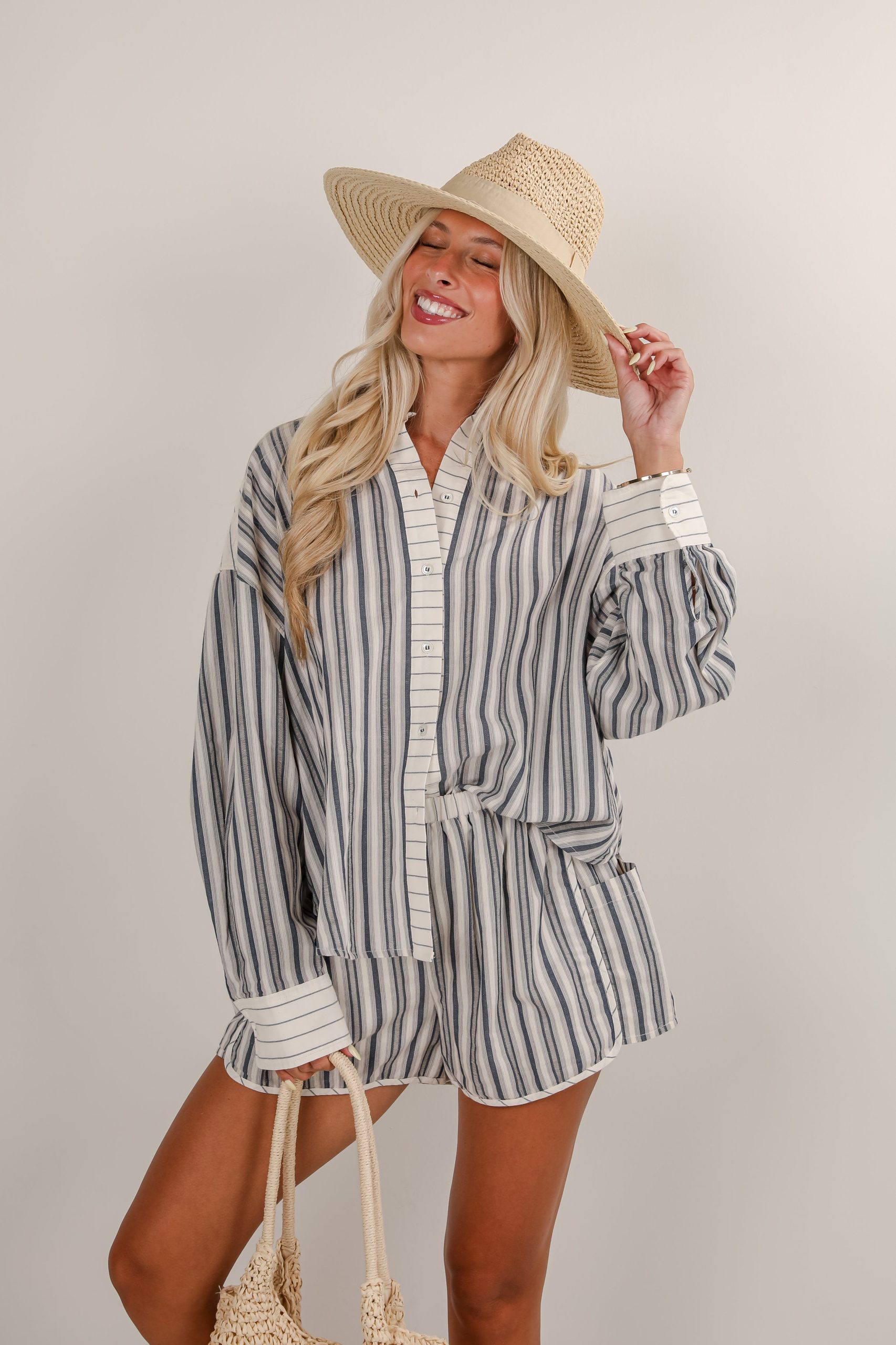 shopdressup_blue_striped_button_up-3_4f61b697-5622-4f68-9f2b-16a57a730534.jpg