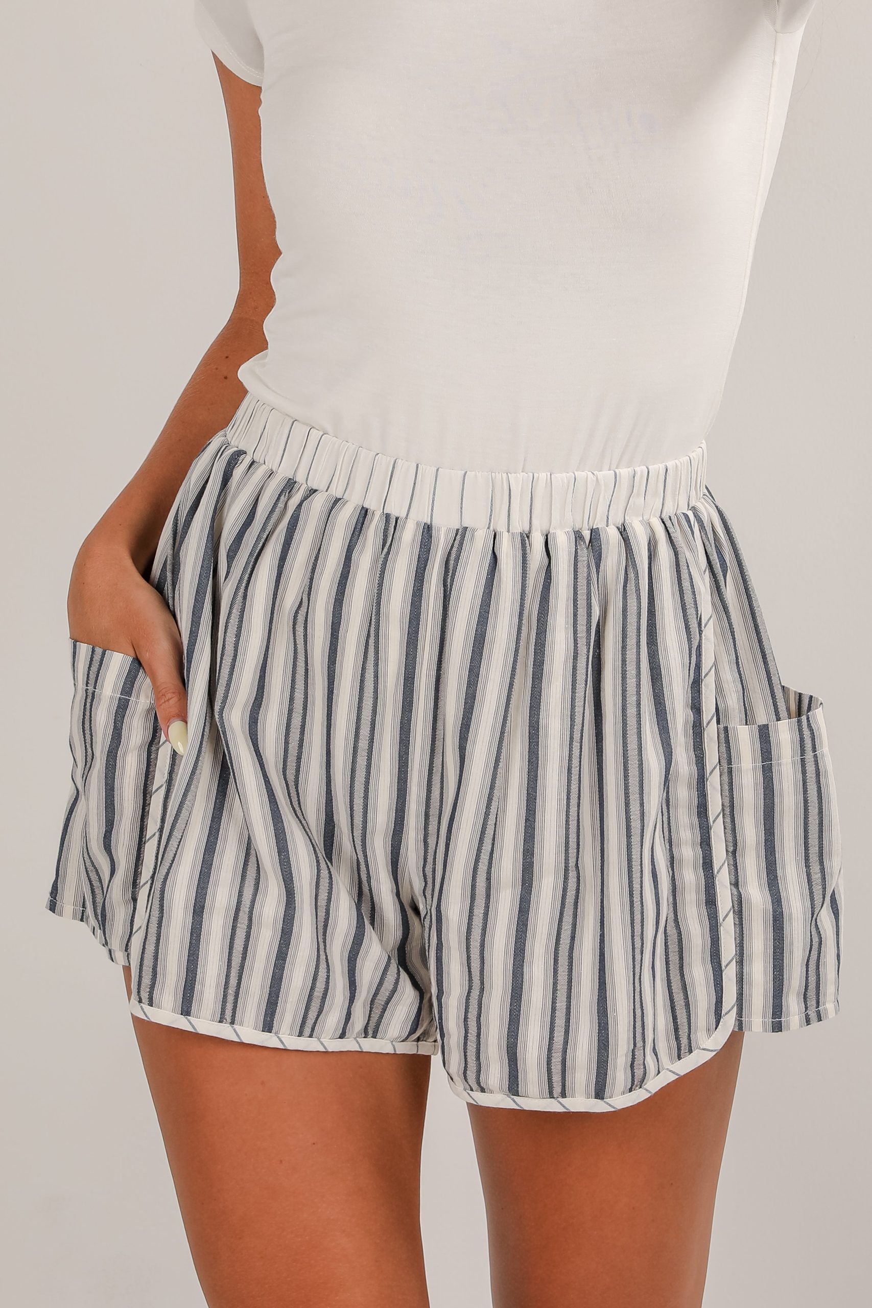 shopdressup_blue_striped_shorts-3_10db6e59-6c0b-4e52-bf2e-e2ca48a3a2f5.jpg
