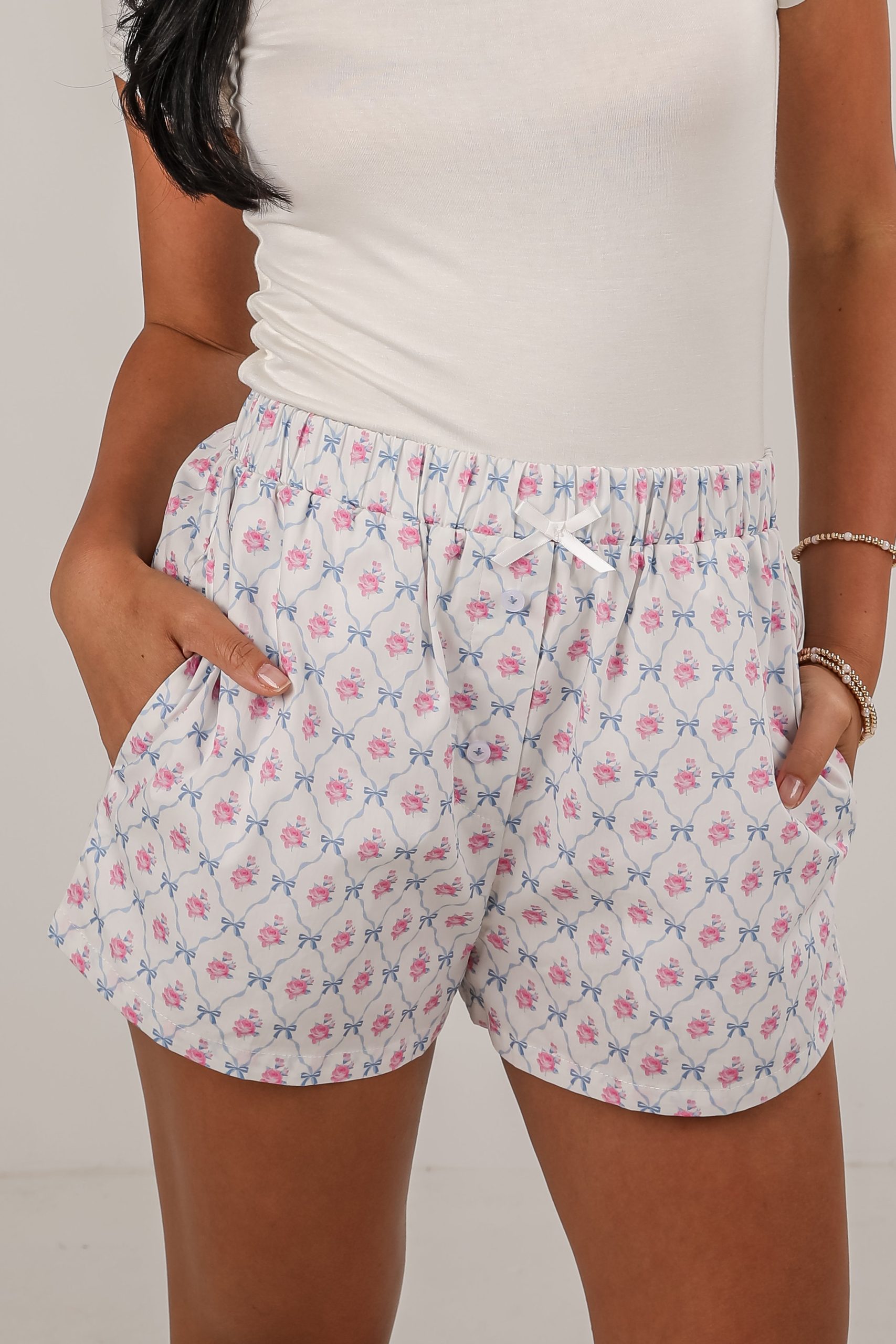 shopdressup_white_floral_bow_shorts.jpg